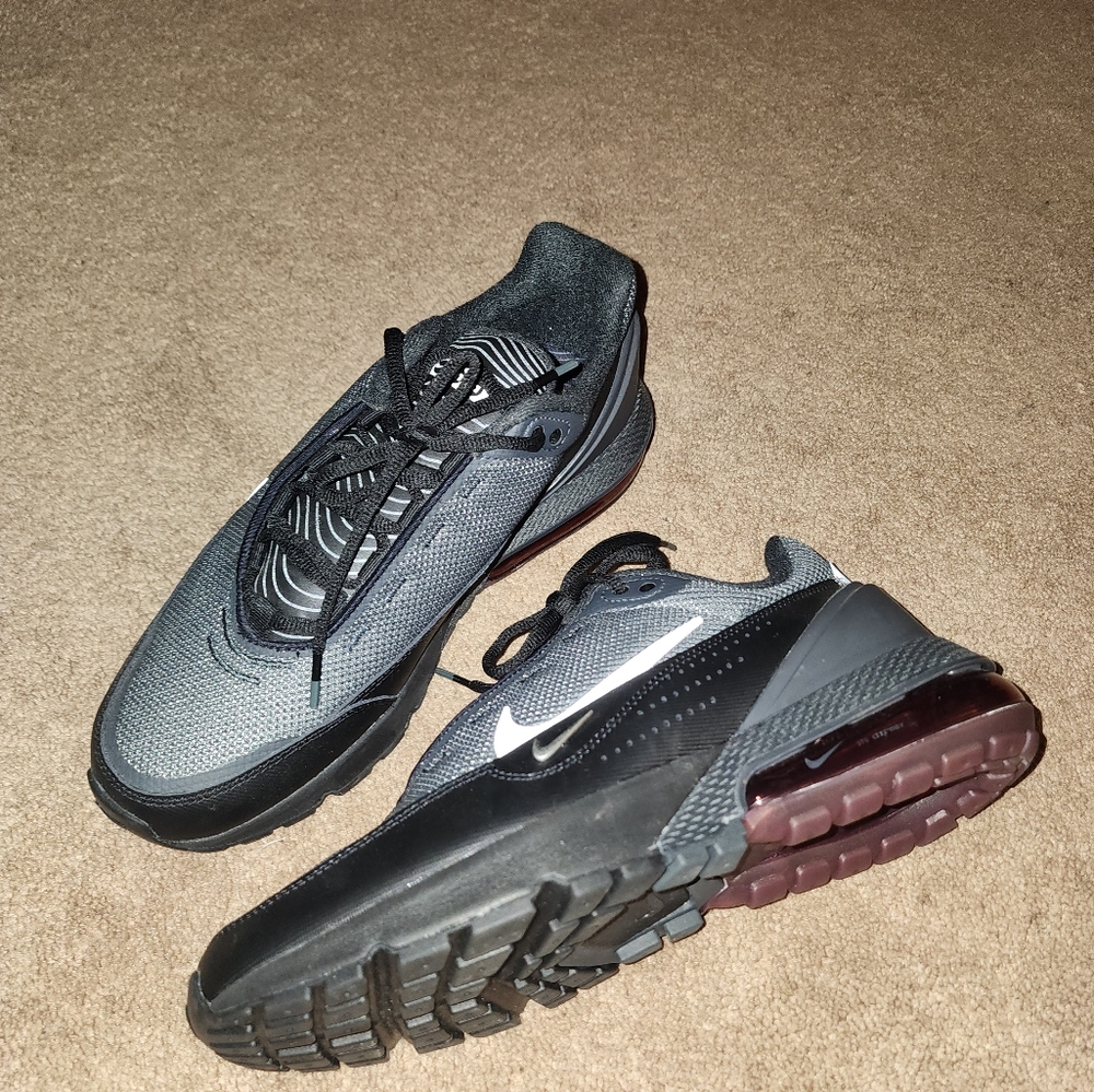 Nike air max pulse black and varsity red